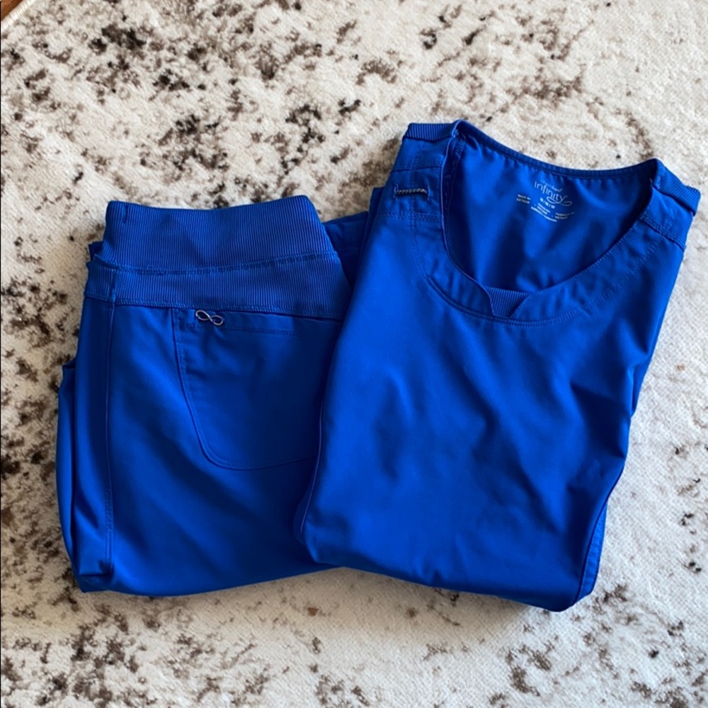 Cherokee Infinity scrub set size medium!